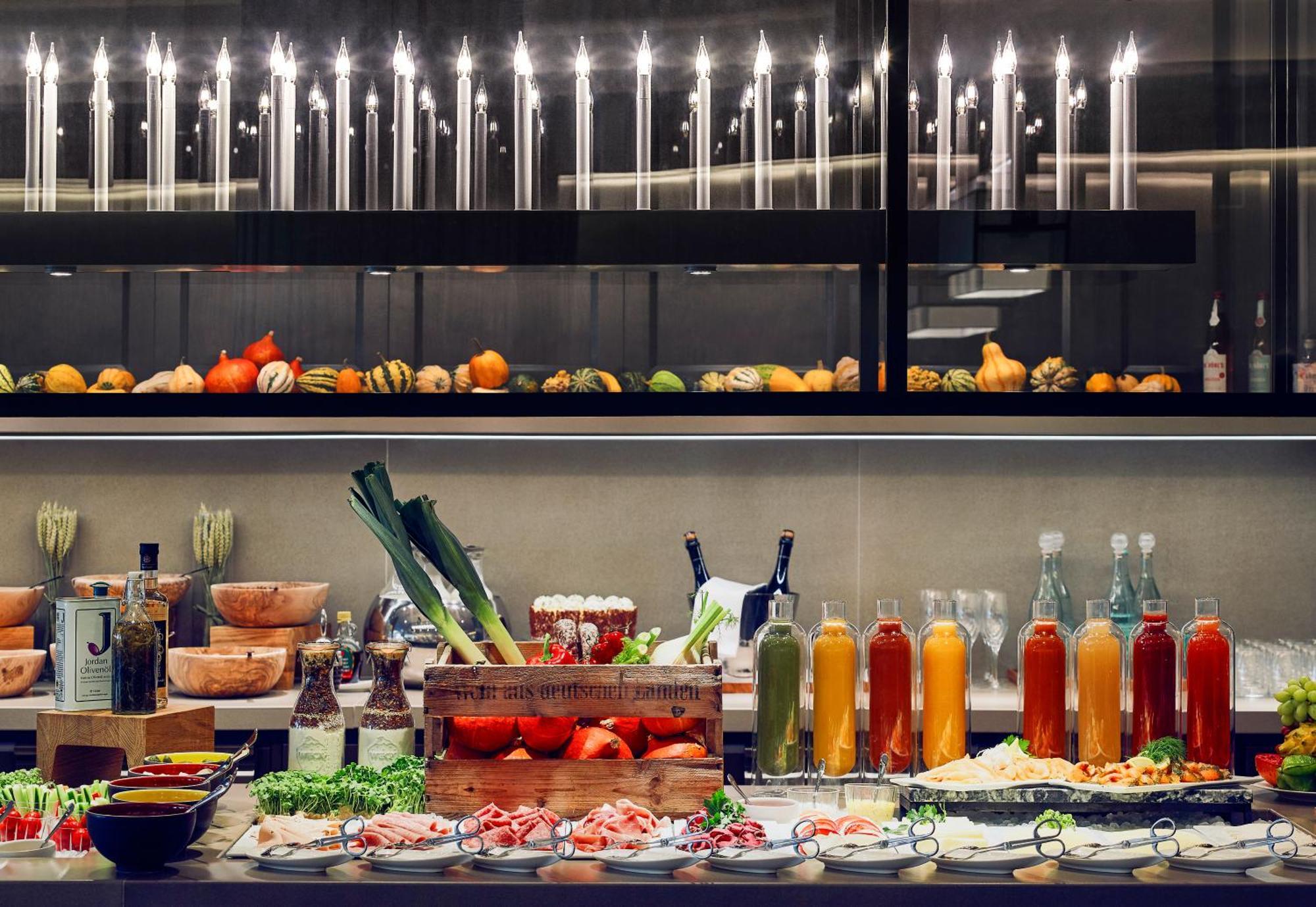 Hotel Sofitel Frankfurt Opera Frankfurt nad Mohanem Exteriér fotografie A salad bar