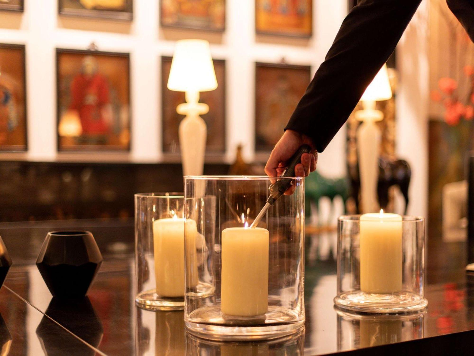 Hotel Sofitel Frankfurt Opera Frankfurt nad Mohanem Exteriér fotografie A candle being lit