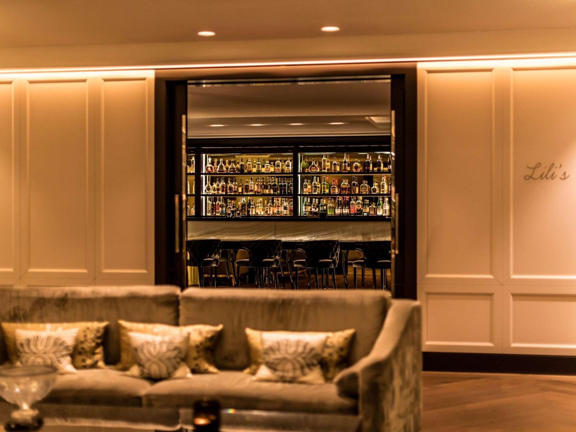 Hotel Sofitel Frankfurt Opera Frankfurt nad Mohanem Exteriér fotografie The bar at the Concourse