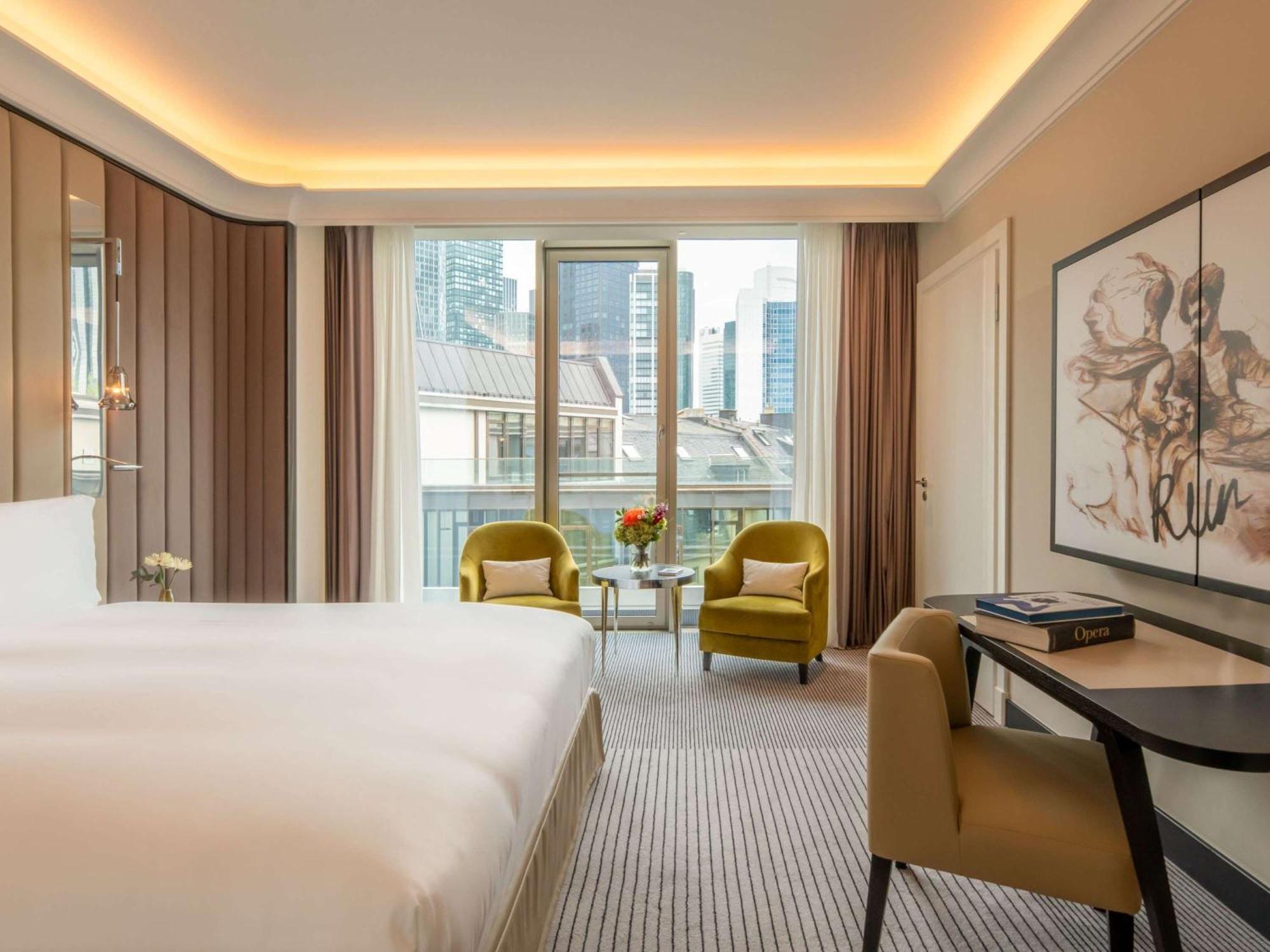 Hotel Sofitel Frankfurt Opera Frankfurt nad Mohanem Exteriér fotografie A room at the hotel