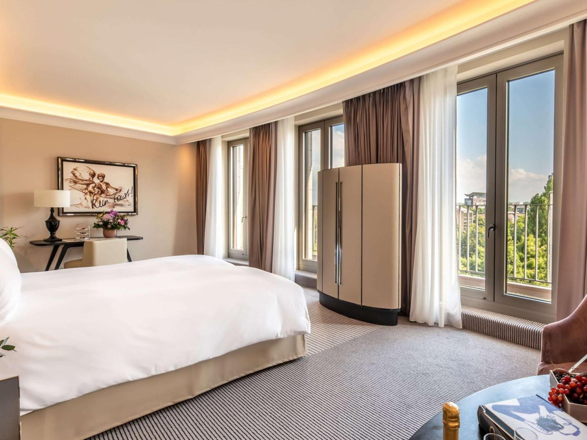 Hotel Sofitel Frankfurt Opera Frankfurt nad Mohanem Exteriér fotografie A bedroom at the hotel