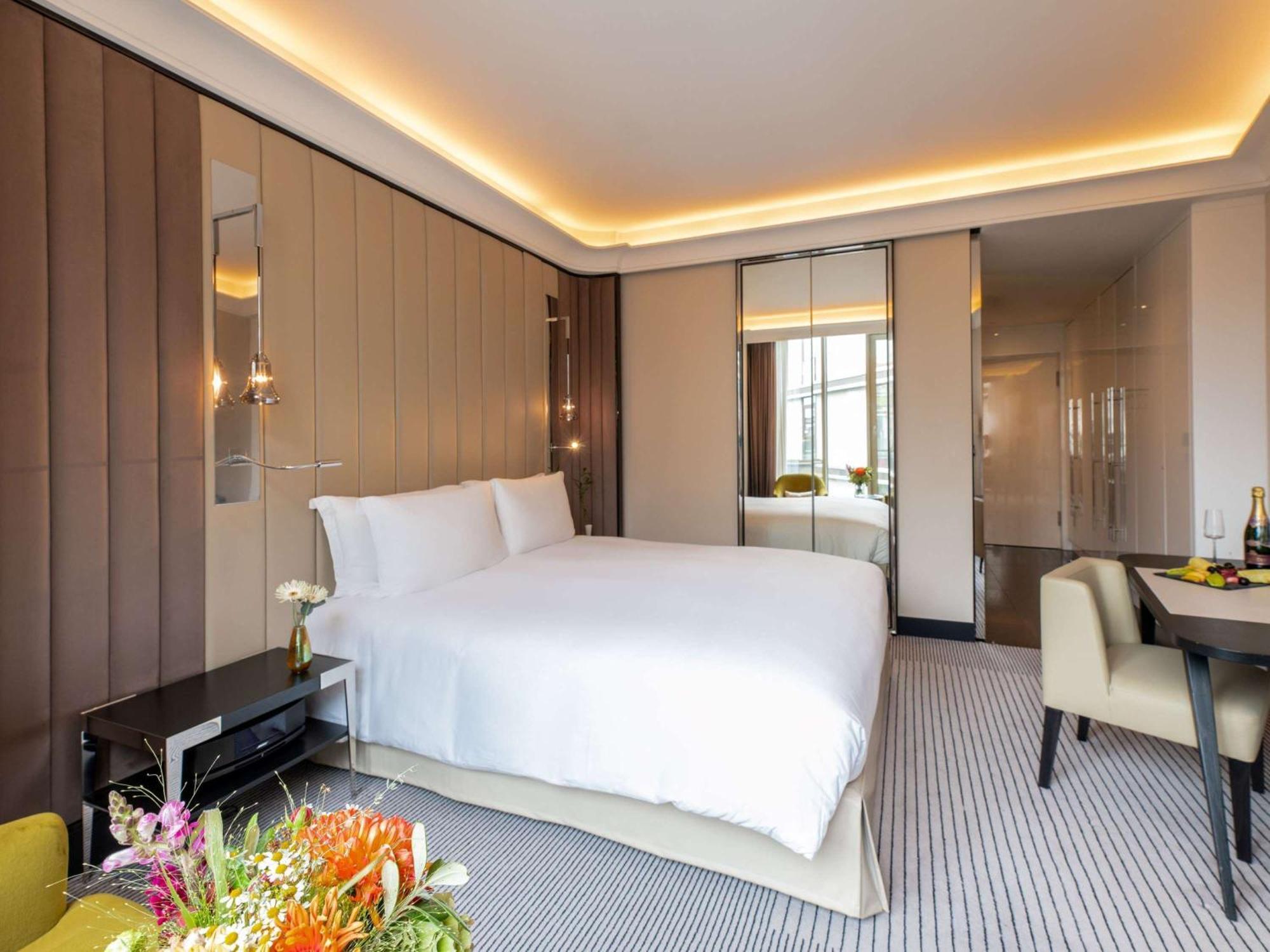 Hotel Sofitel Frankfurt Opera Frankfurt nad Mohanem Exteriér fotografie A suite at the hotel