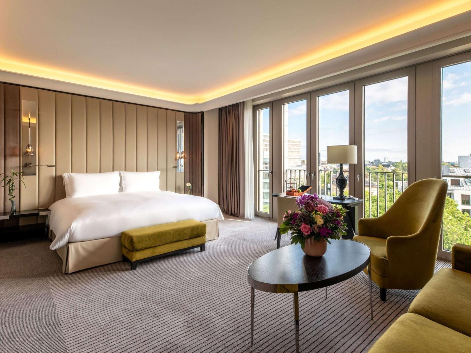 Hotel Sofitel Frankfurt Opera Frankfurt nad Mohanem Exteriér fotografie A suite at the InterContinental Paris Le Grand