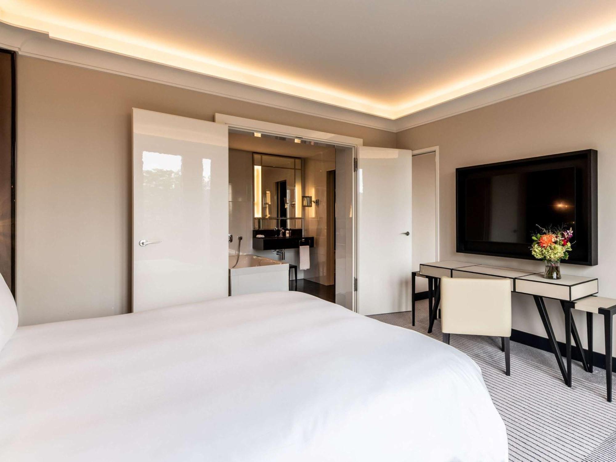 Hotel Sofitel Frankfurt Opera Frankfurt nad Mohanem Exteriér fotografie A bedroom at the hotel